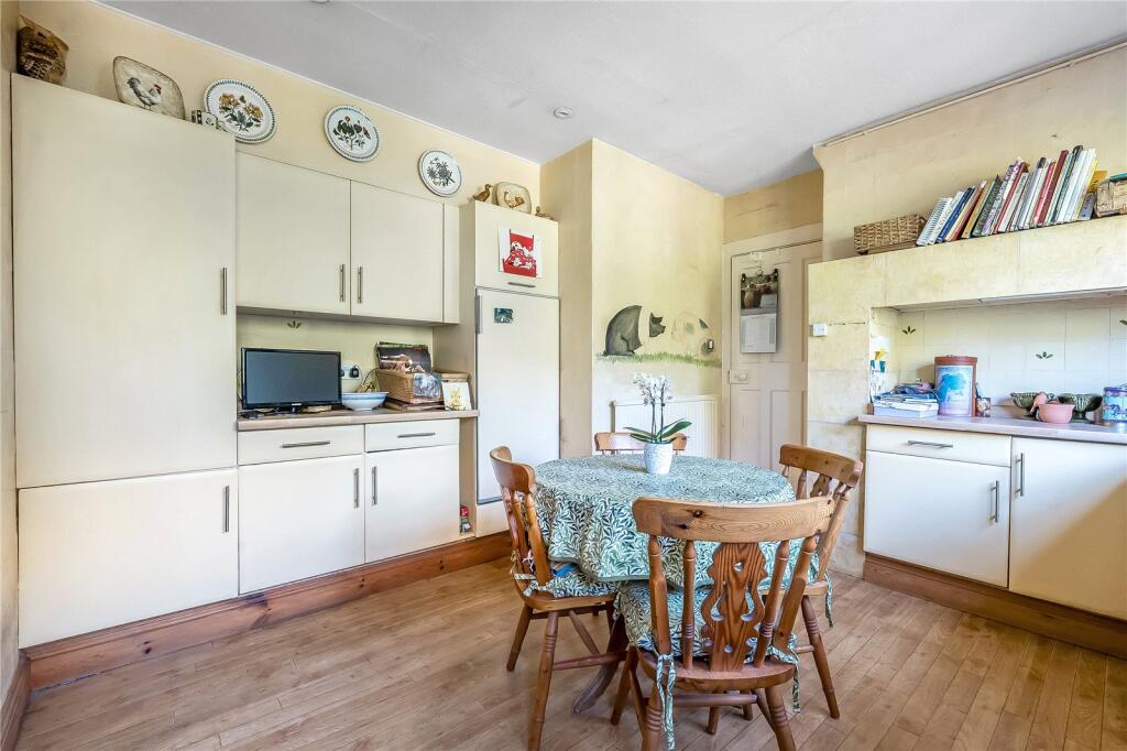 House in Reigate, Meadvale - More