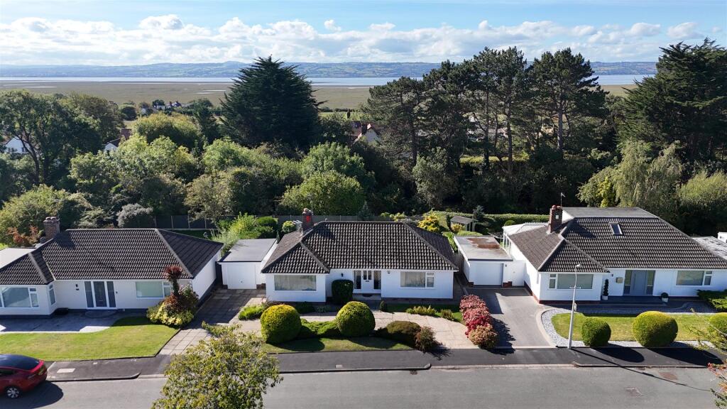 2-bed bungalow on Gulls Way, Heswall, Wirral, £475,000