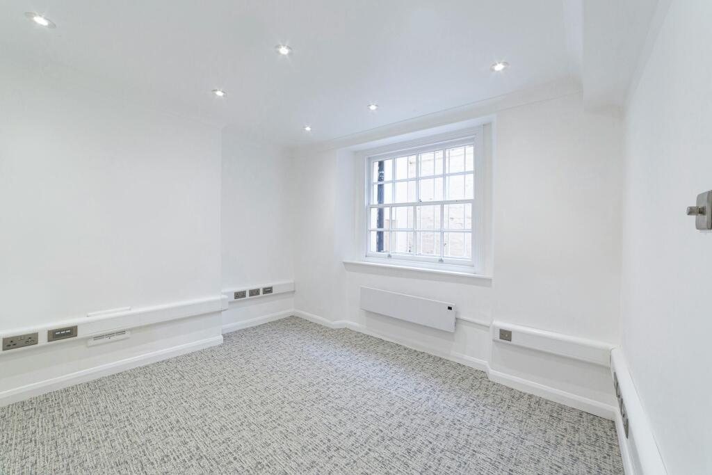 bedroom 5.jpg