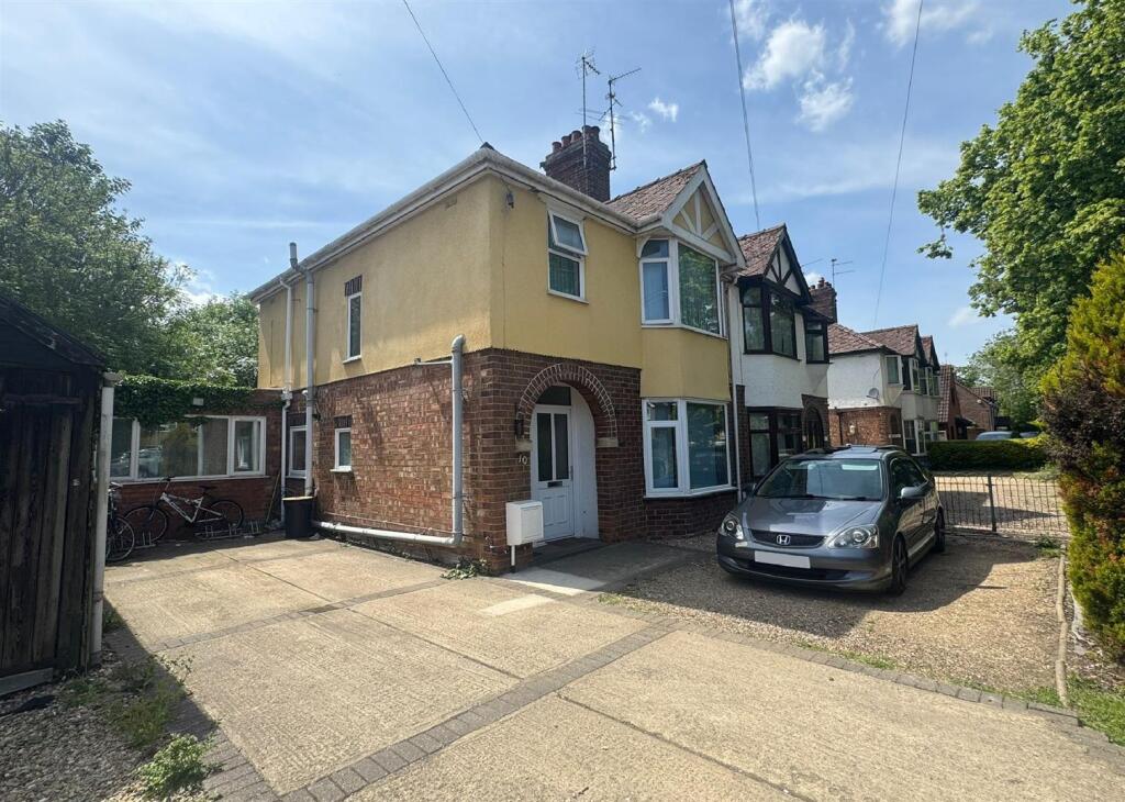 West Elloe Avenue, Spalding