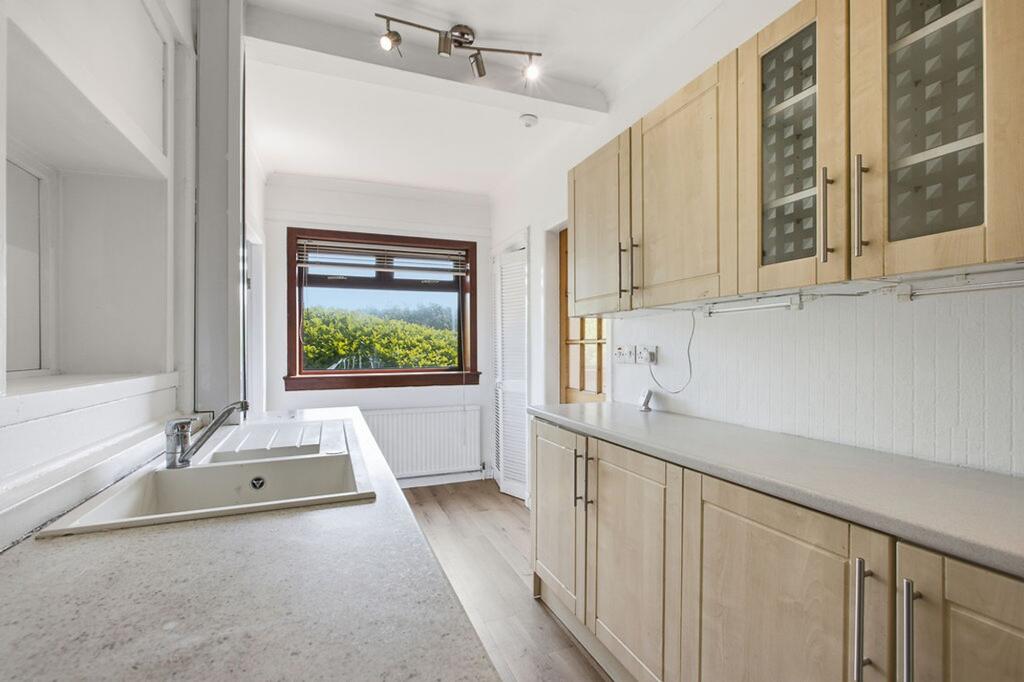 House in Glasgow, North Overlee, Stamperland - More