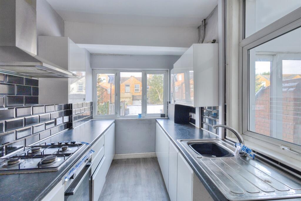 House in Northampton, St David's, Kingsthorpe - View 4