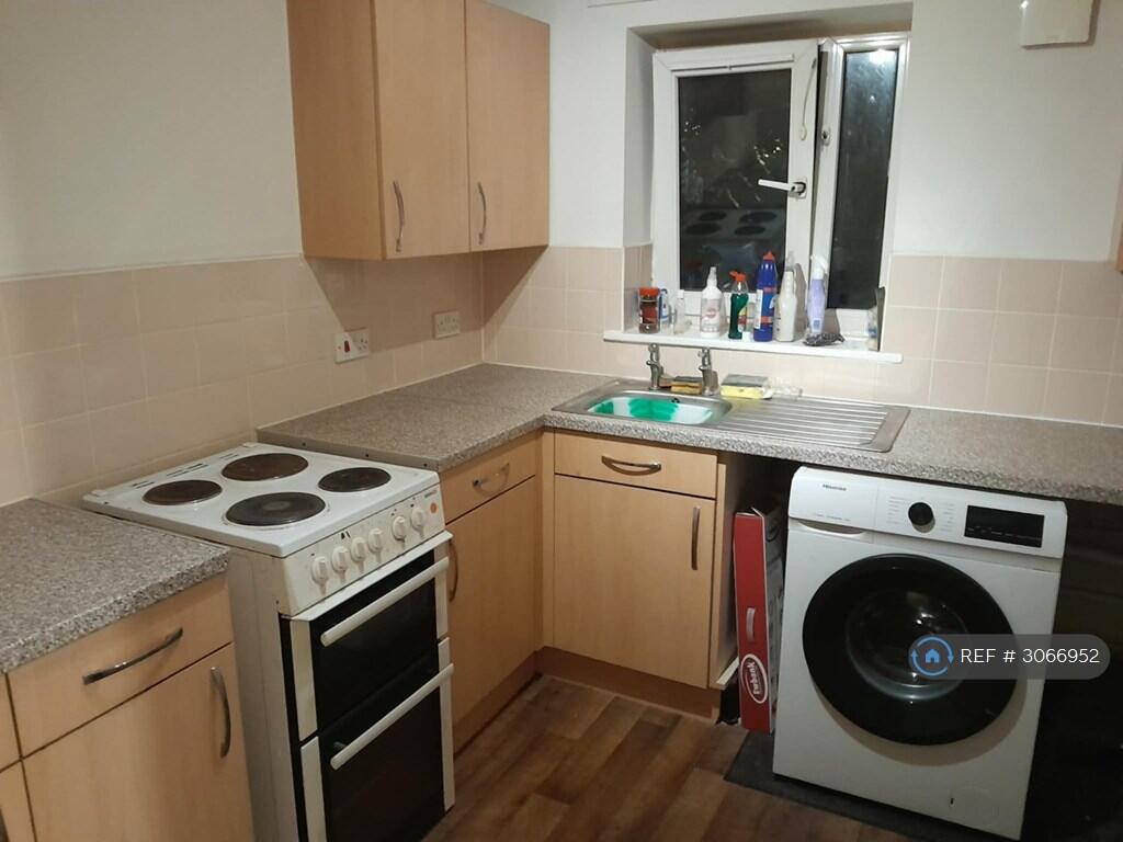 Apartment in Northampton, West Northamptonshire - View 4