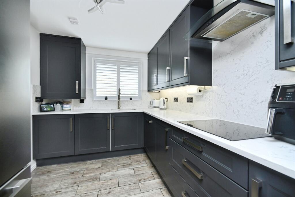 Westview Close, Peacehaven photo 4