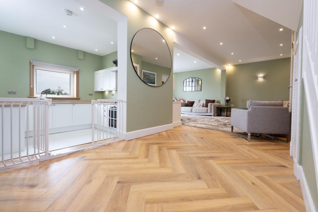 House in Gourock, Cardwell Bay - More