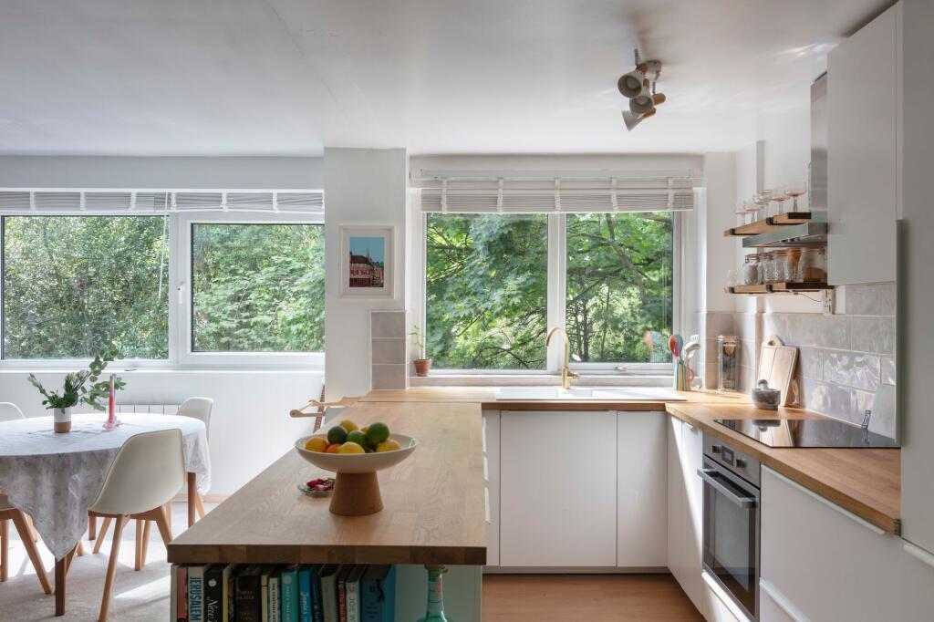 Main image of property: Queenswood Gardens, Aldersbrook, London, E11