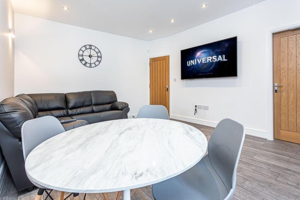Main image of property: £165pppw, Wallace Avenue, Manchester