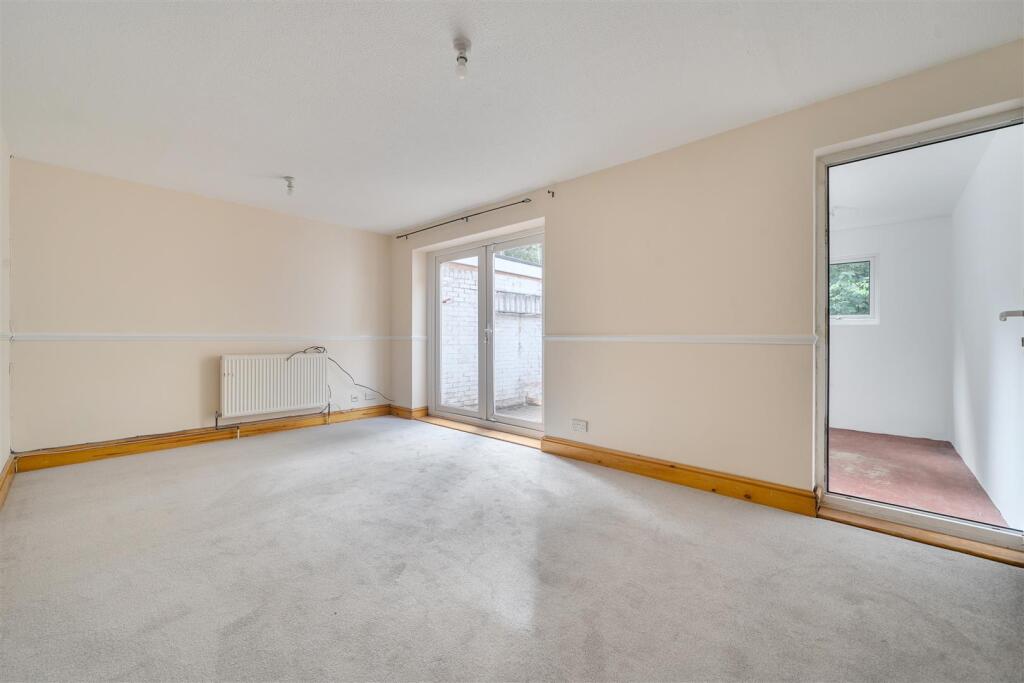 House in Crowthorne, Bracknell Forest - View 4