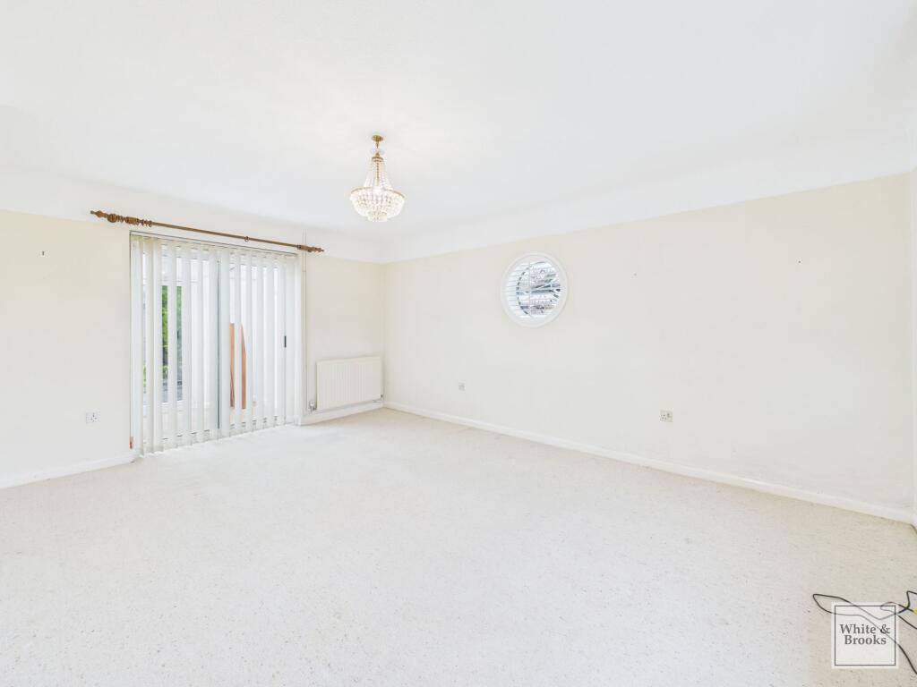 The Avenue, Hambrook, PO18 photo 2