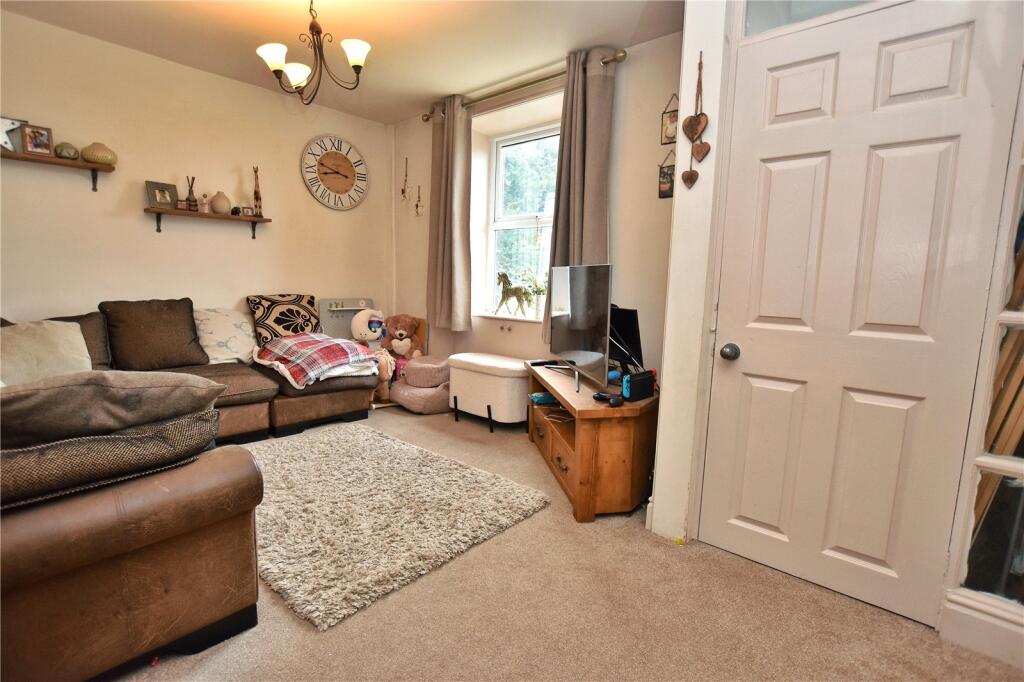 House in High Peak, Tintwistle - View 4
