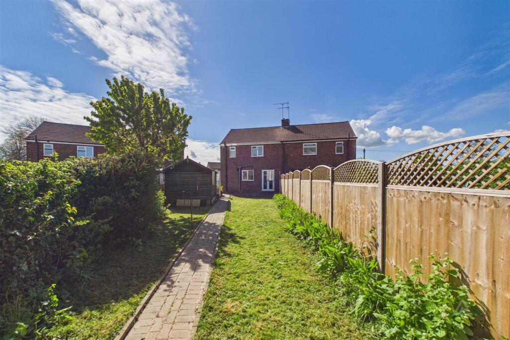 Field Avenue, Hatton, Derby photo 4