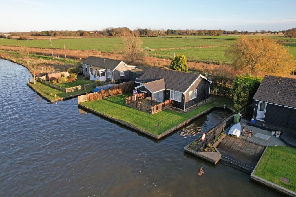 2-bed detached on Repps with Bastwick, £200,000