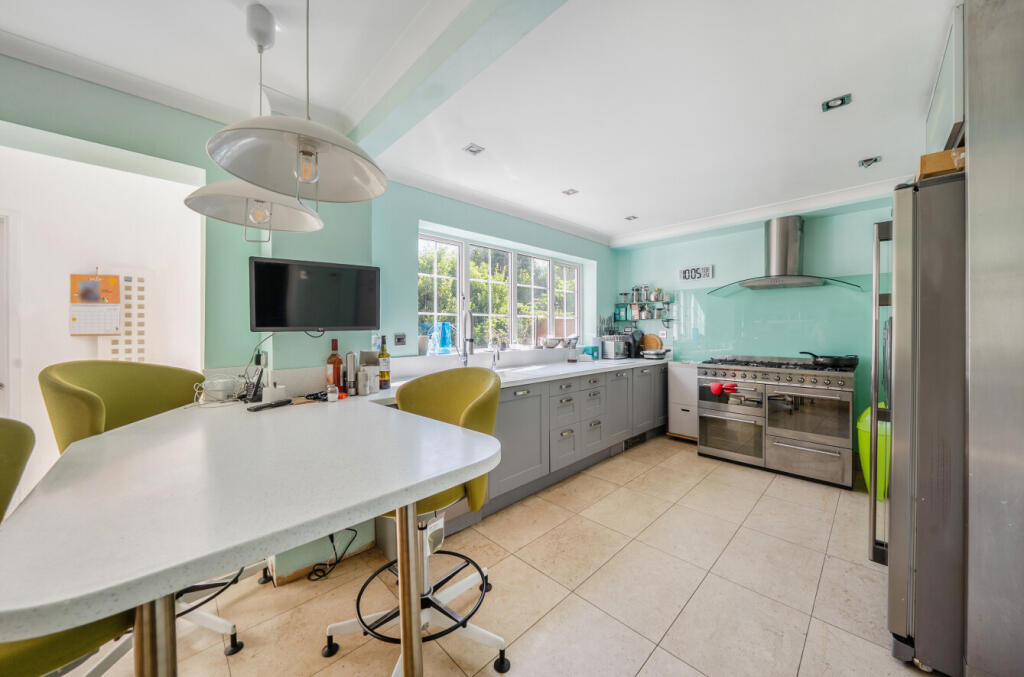 House in Dunstable, Central Bedfordshire - View 4