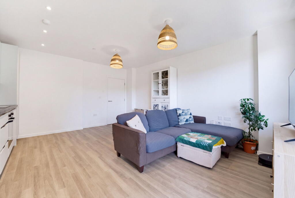 Apartment in Twickenham - View 3