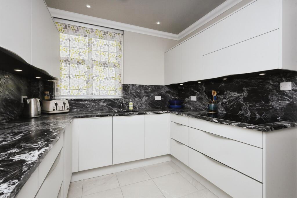 Devonshire Place, Eastbourne photo 5