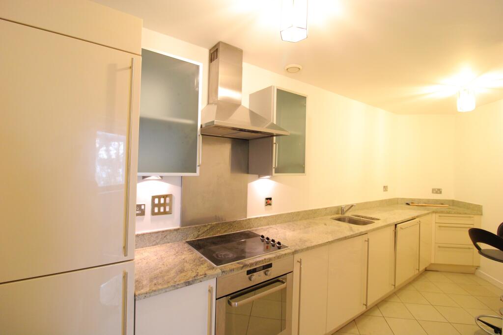 Apartment in Slough, Windsor and Maidenhead - View 4
