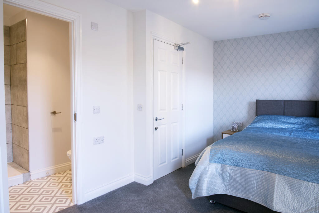 Main image of property: Large Ensuite Room Available in St Mary's