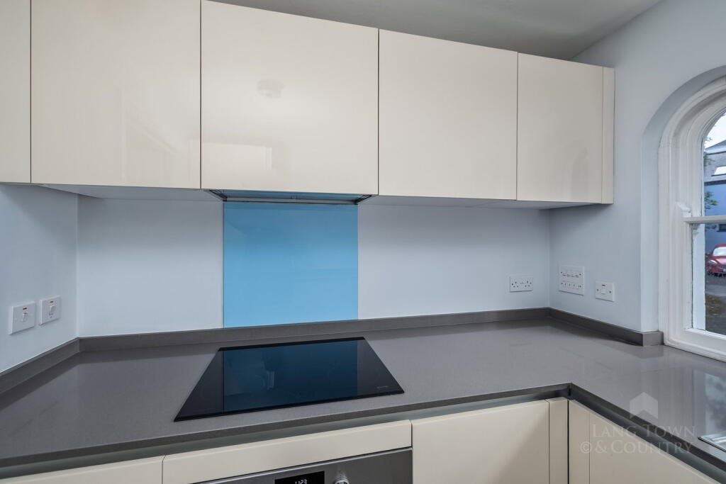 Apartment in Plymouth, West Hoe - View 4