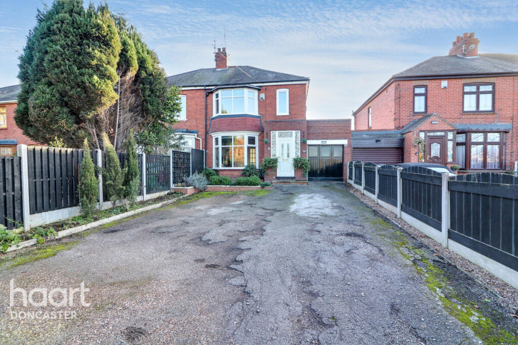 3-bed semi-detached on Thorne Road, Edenthorpe, Doncaster, £270,000