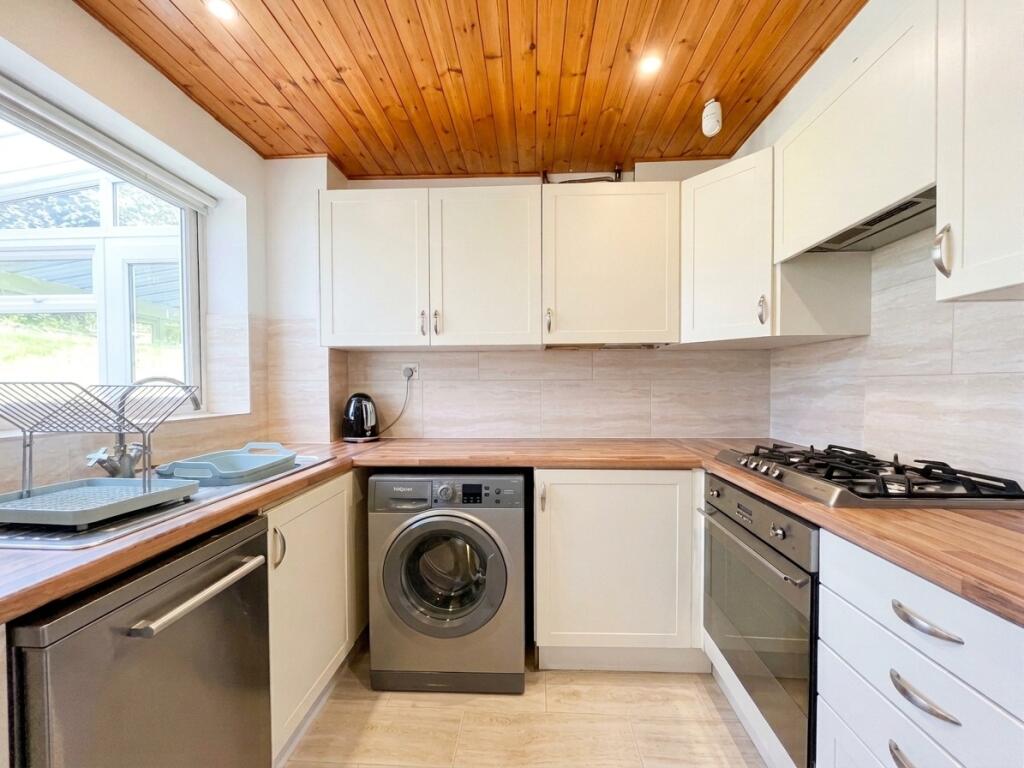 House in Luton, Farley Hill - View 5