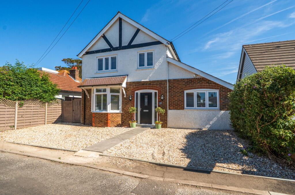 4-bed detached on Elm Grove, Selsey, PO20, £540,000
