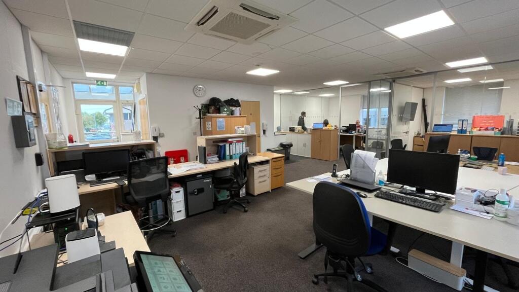 WhatsApp Image 20251001 at 121924_738079b4.jpg