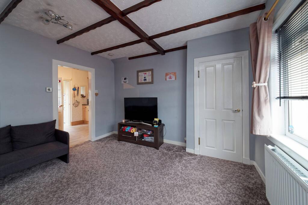 56 Central Avenue, Kilbirnie, KA25 6JP photo 4