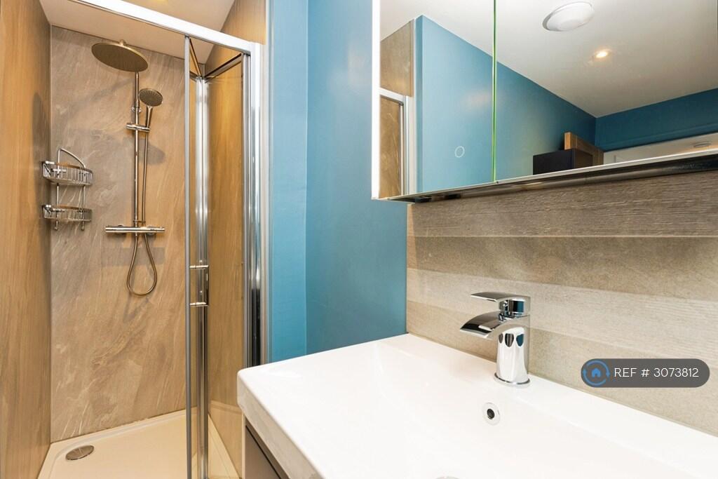 House in Cheltenham, Warden Hill, Tivoli - View 5