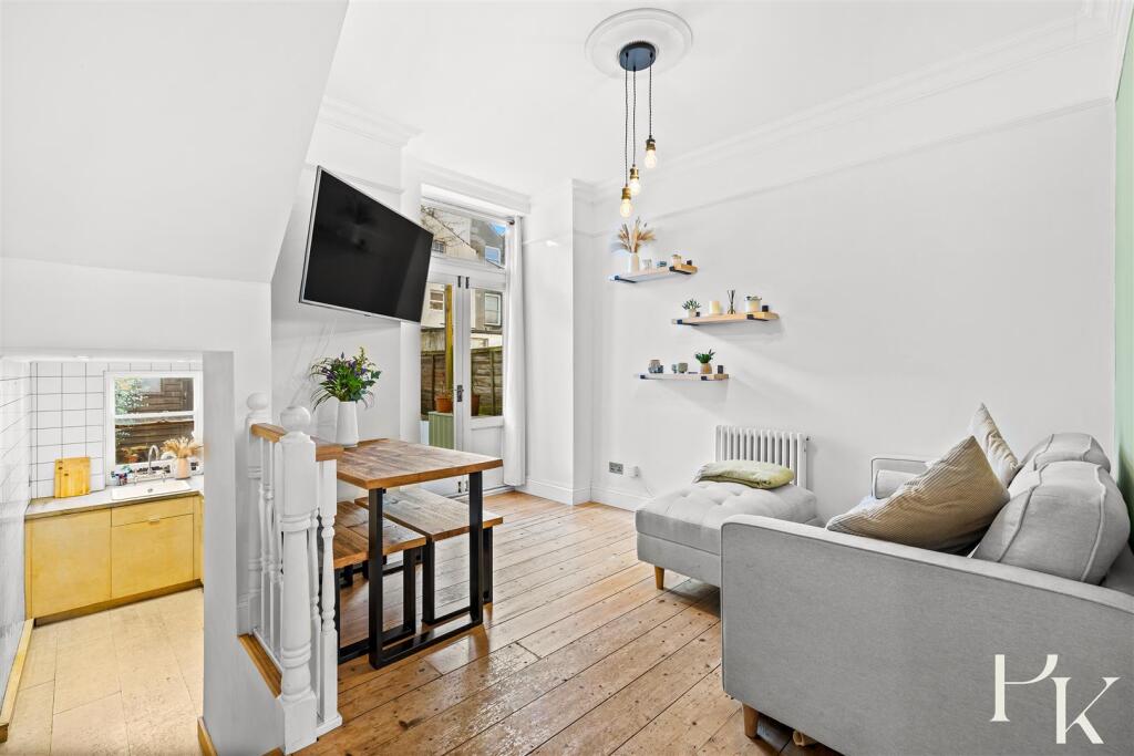 Apartment in Hove, Brunswick - View 3