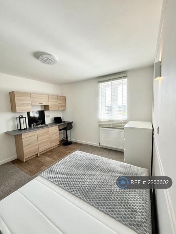 Additional image 12 of Beaconsfield Road, Poole, BH12