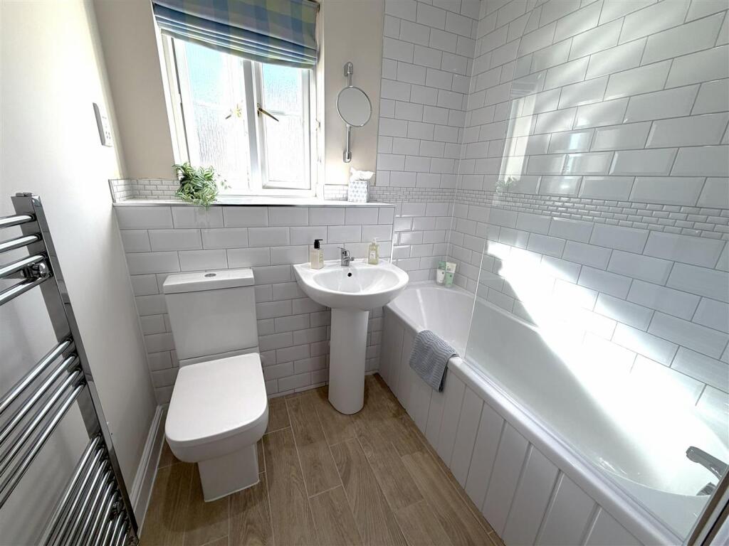Apartment in Gravesham, Kings Farm - View 4