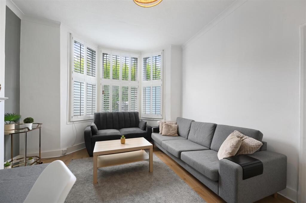 Apartment in London, Shepherd's Bush - View 3