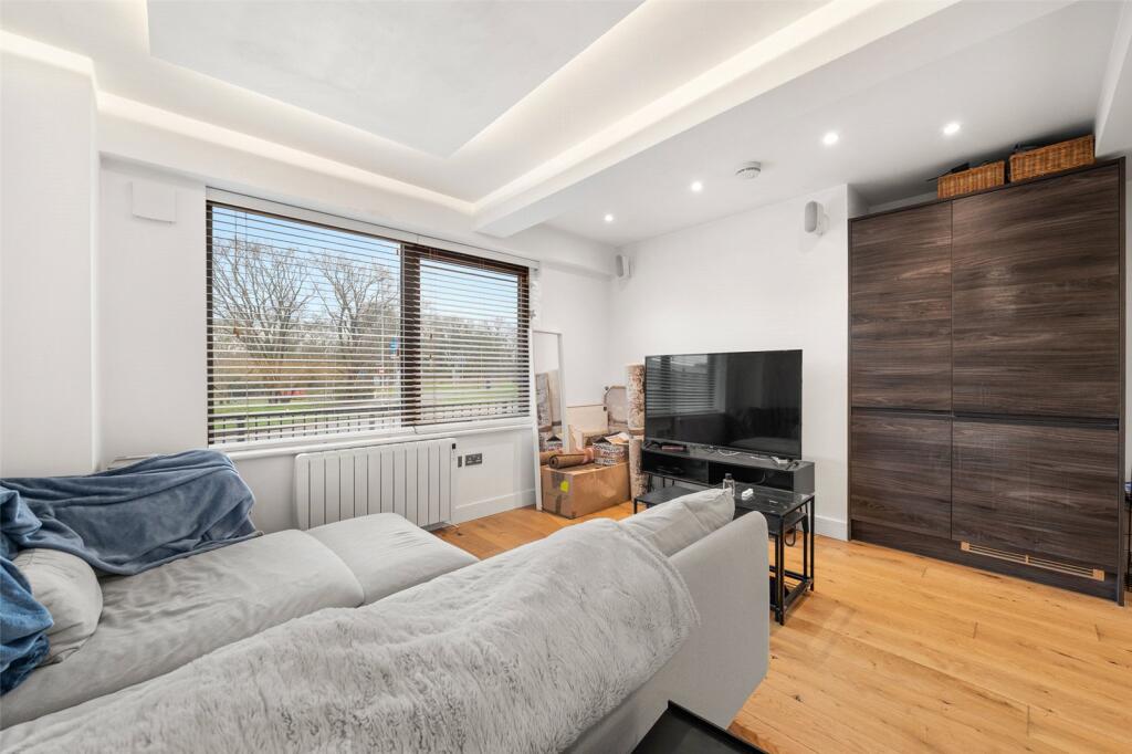 The Ring, Bracknell, Berkshire, RG12 photo 3