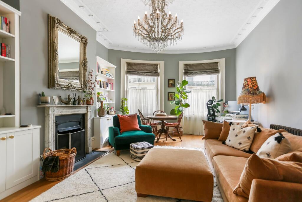 Apartment in Hove, Brunswick - View 2