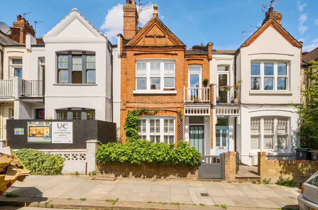 Main image of property: Rathcoole Gardens, London, N8