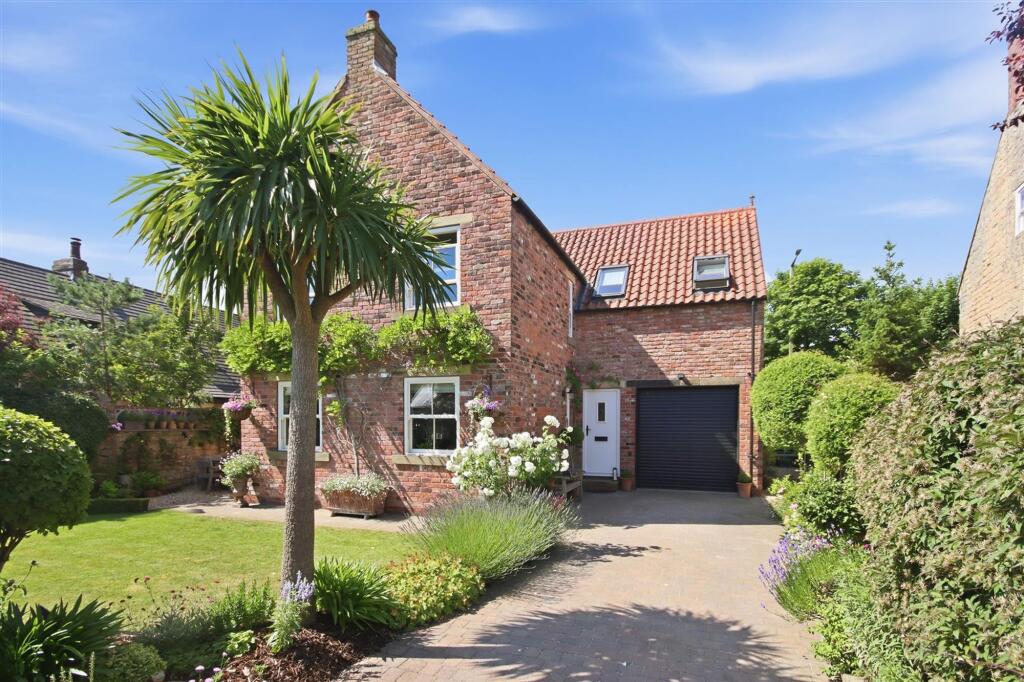 4-bed detached on Speetley View, Barlborough, S43, £525,000