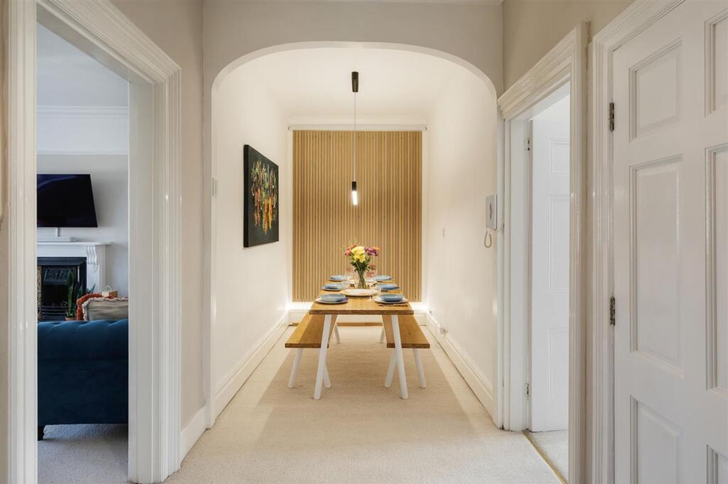 Apartment in Bristol, Sneyd Park - View 3