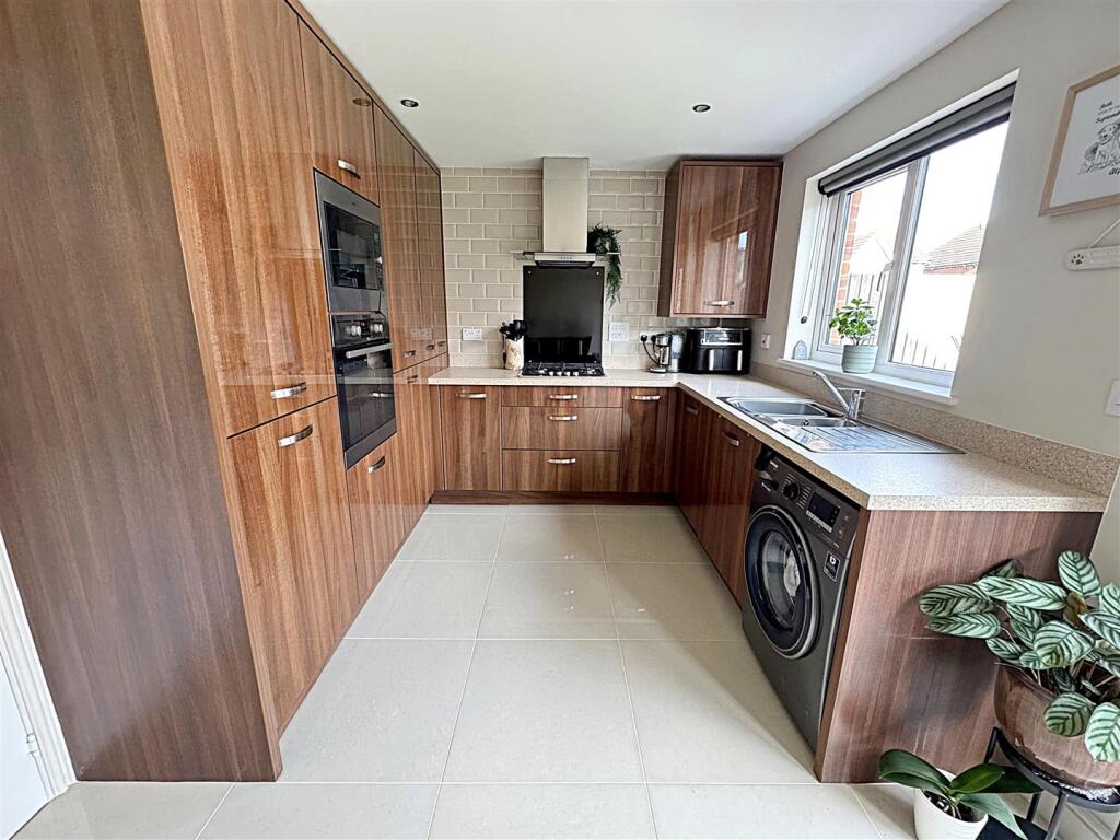 35 Sheldon Road photo 3