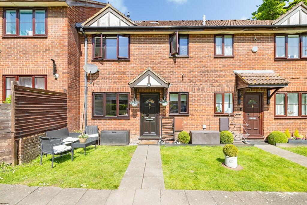 1-bed house on Prestwick Road, Watford, £300,000