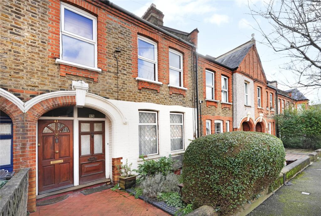 2-bed flat on Harris Street, Walthamstow, London, E17, £450,000