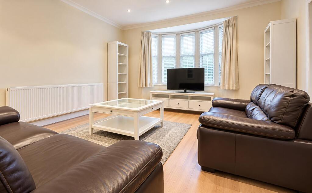 House in London - View 2