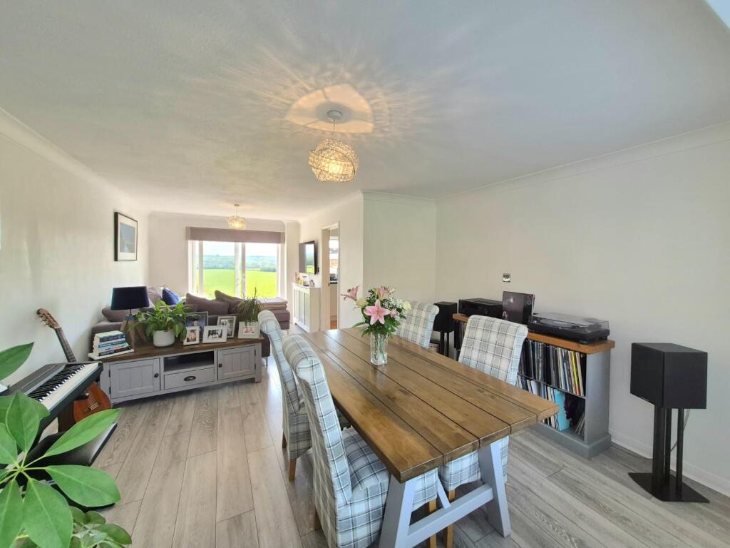 House in Northamptonshire NN6, Earls Barton - View 4