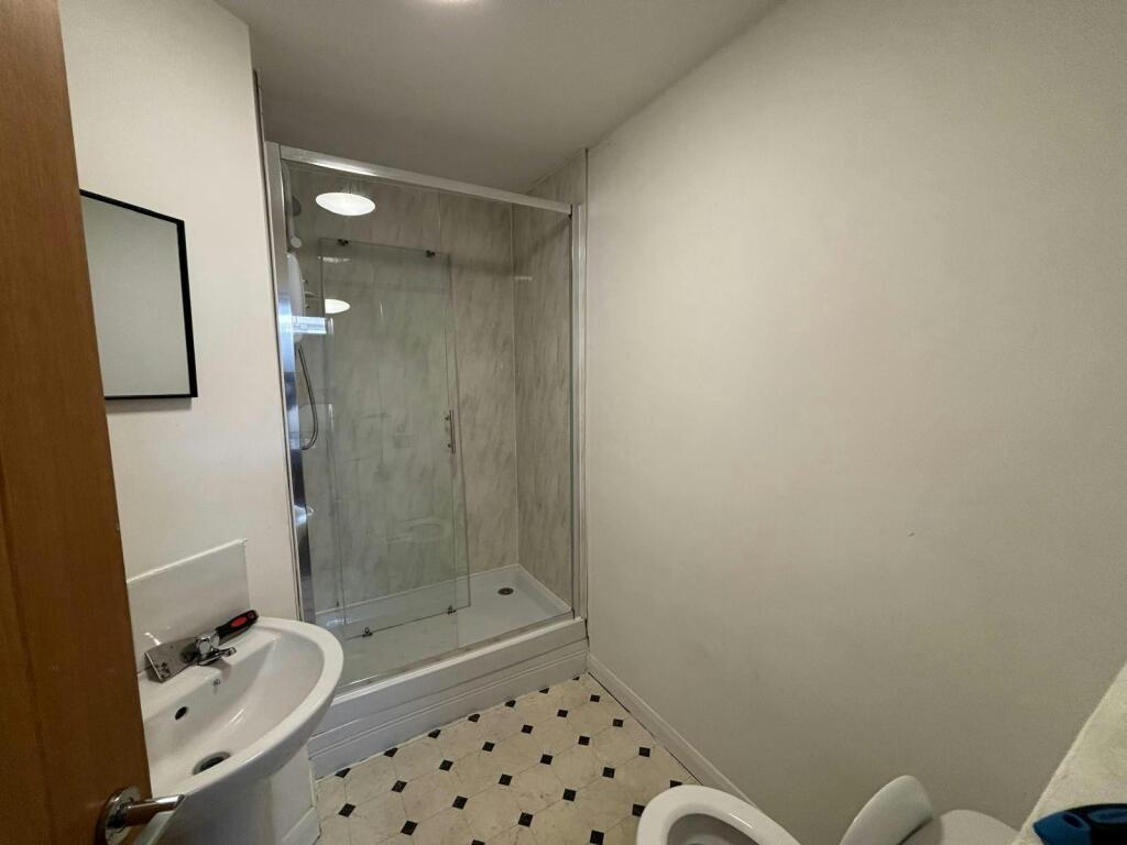 Shower room 2.jpeg