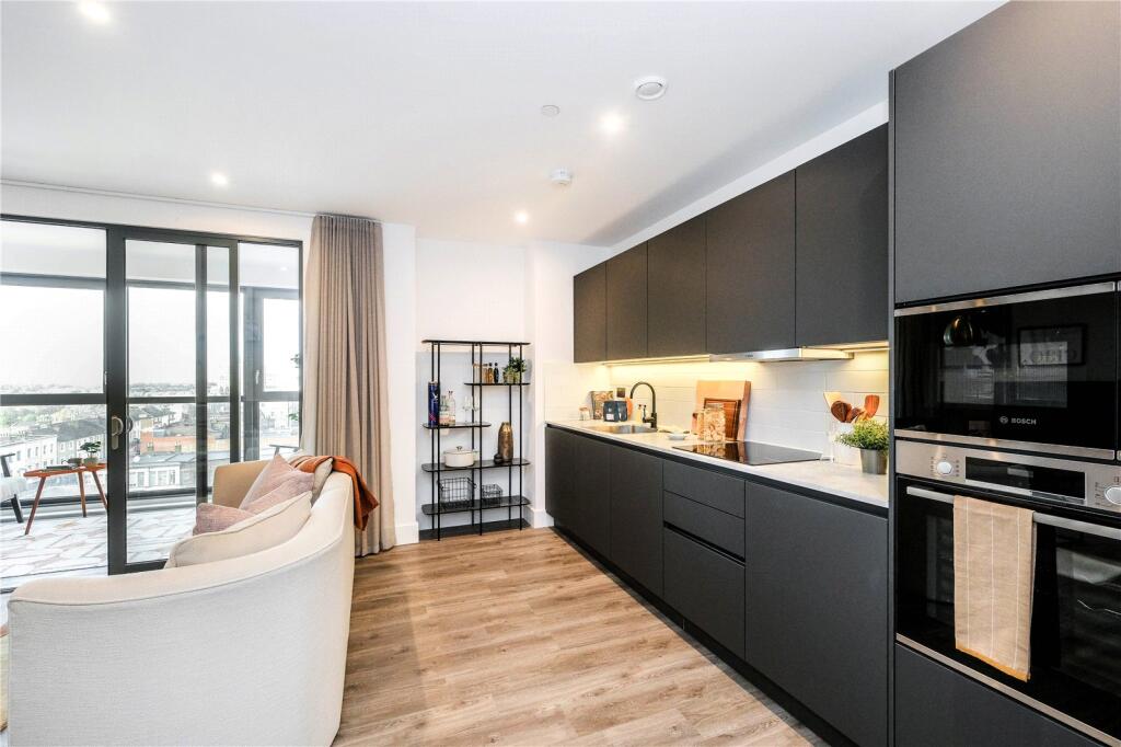 Apartment in Croydon - View 2