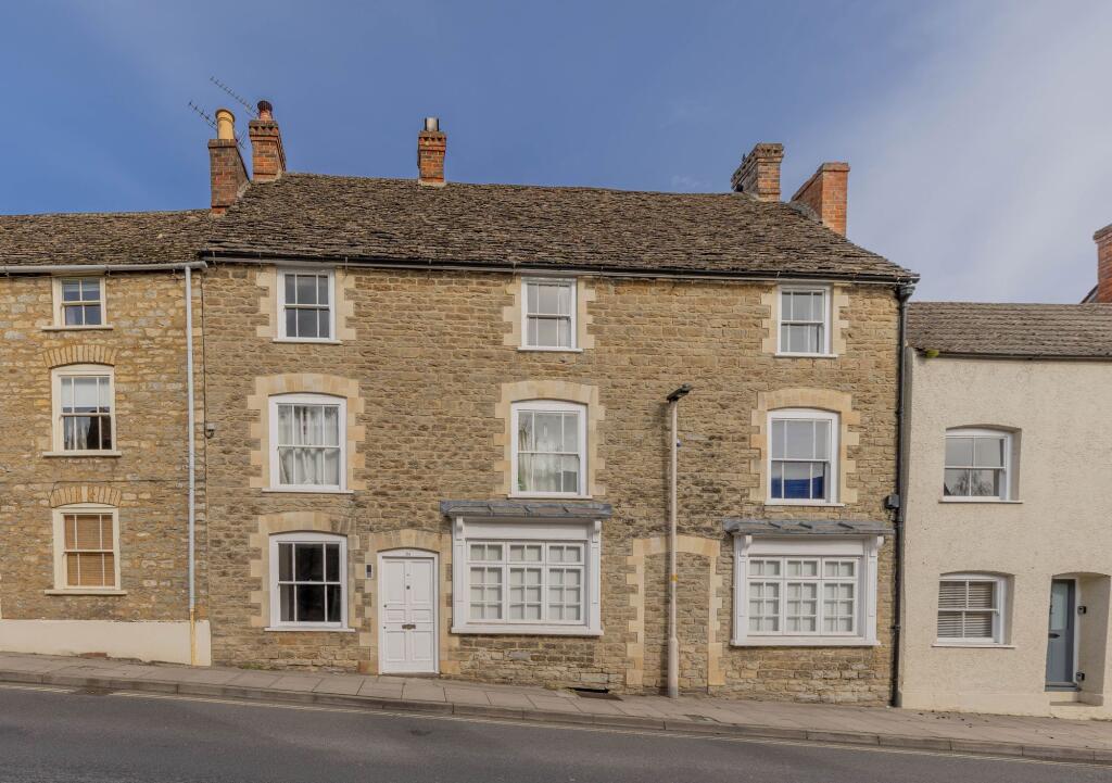 Main image of property: High St, Malmesbury, SN16