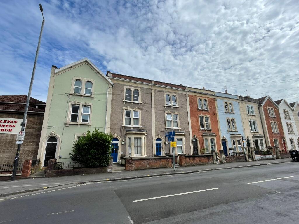 Main image of property: Flat 4, 66 City Road, Bristol BS2 8TX