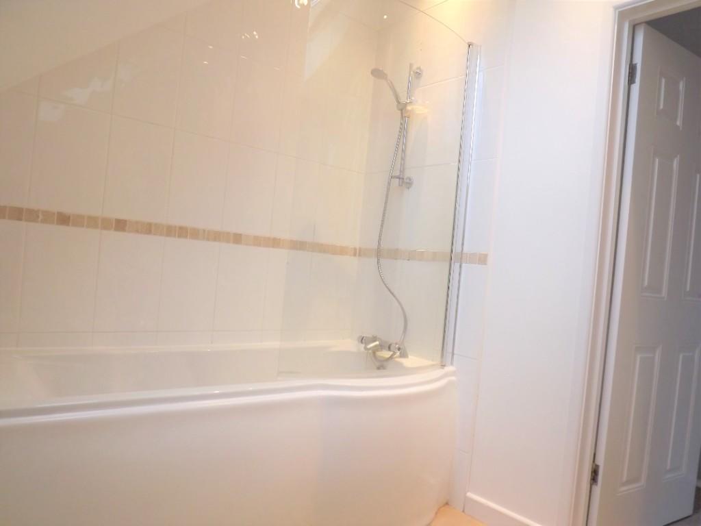 Apartment in Southend-on-Sea - More