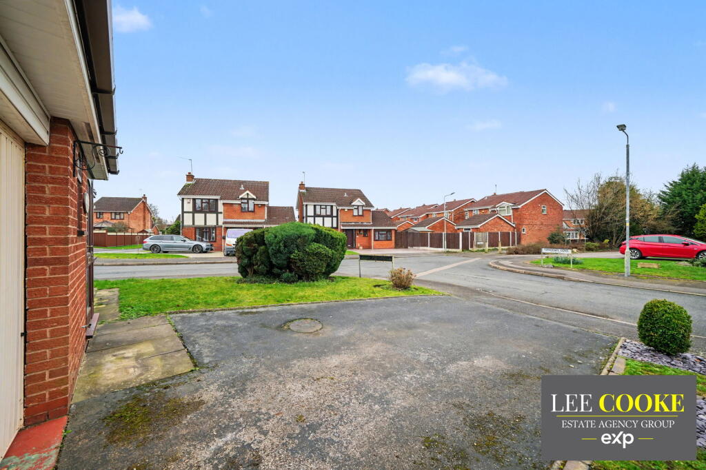 Ferndown Close, Off Broad Lane South, Wednesfield, Wolverhampton, WV11 3TE photo 4