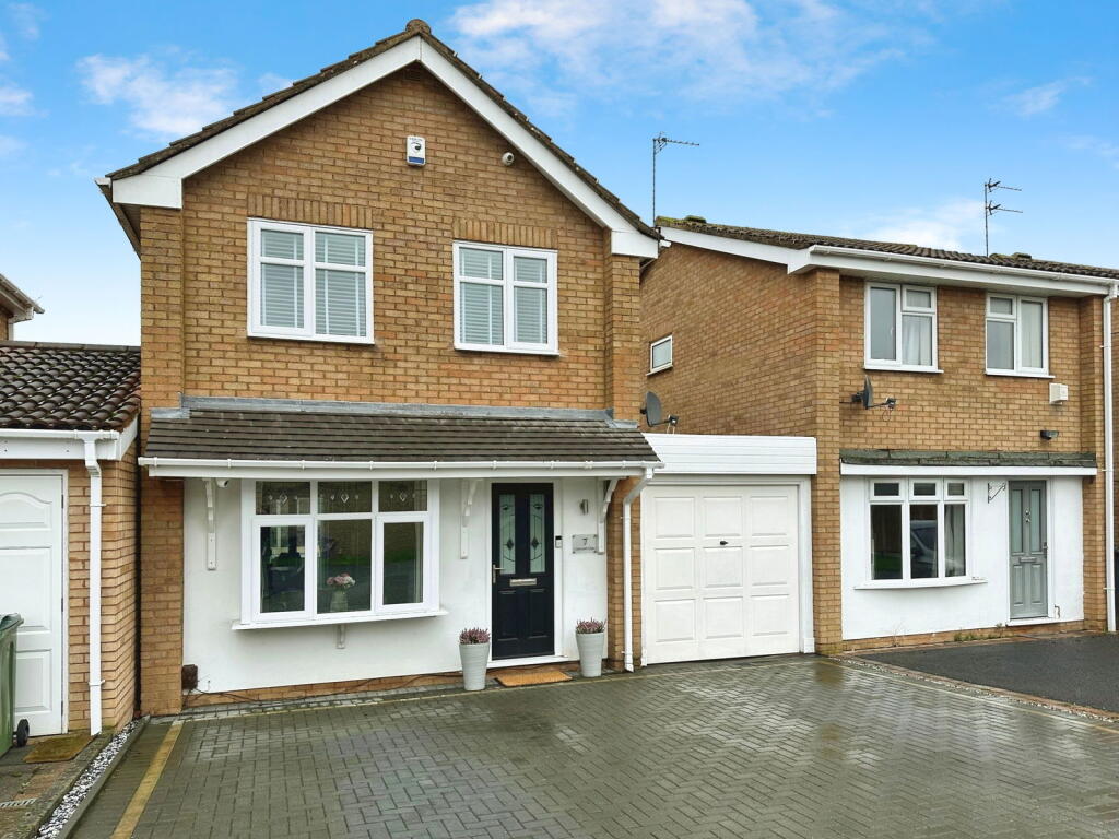 7, Lesscroft Close, Pendeford, Wolverhampton, WV9 5LJ photo 2