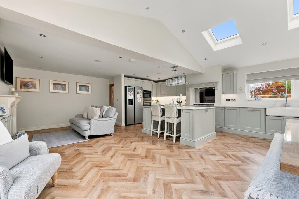 House in Rotherham, Treeton - More